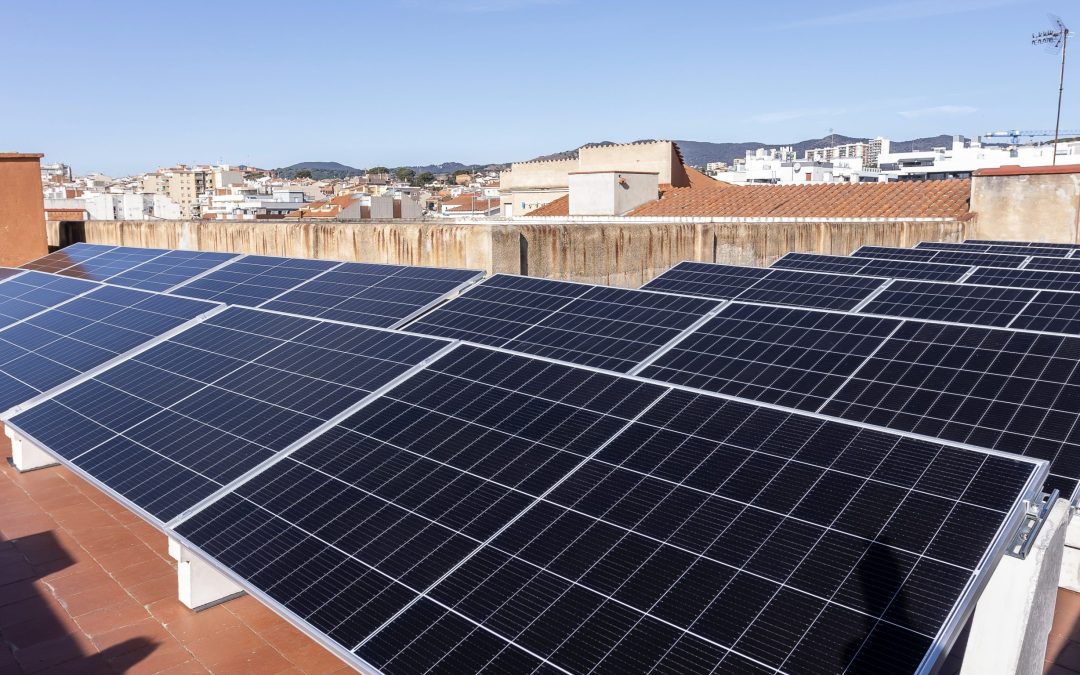 Arriben les plaques solars a Escolàpies!